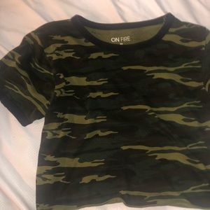 cropped camo t-shirt